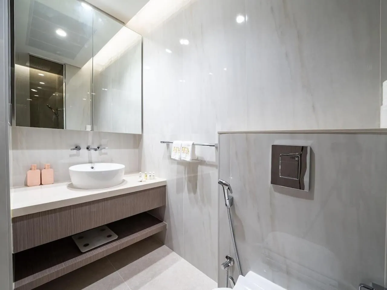 Luxury Studio In Peninsula Five, Business Bay Dubai